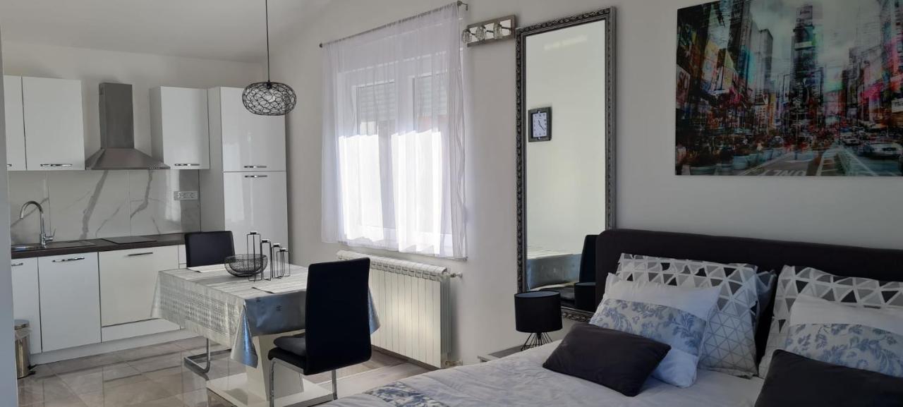 Apartmán Beautyful Sea View 6 Luxury Studio Danijela Senj  Exteriér fotografie